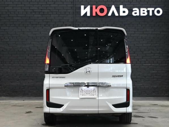Honda Stepwgn V с пробегом 2017 года, цена 2 290 000 рублей, 118539 км, минивэн, Автокод Объявления