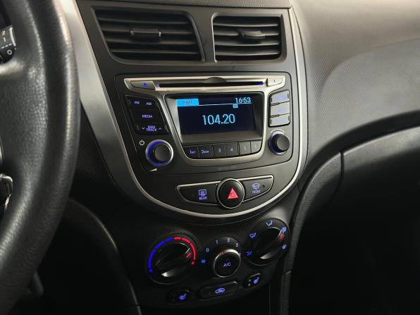 Hyundai Solaris I Рестайлинг с пробегом 2016 года, цена 900 000 рублей, 184030 км, седан, Автокод Объявления