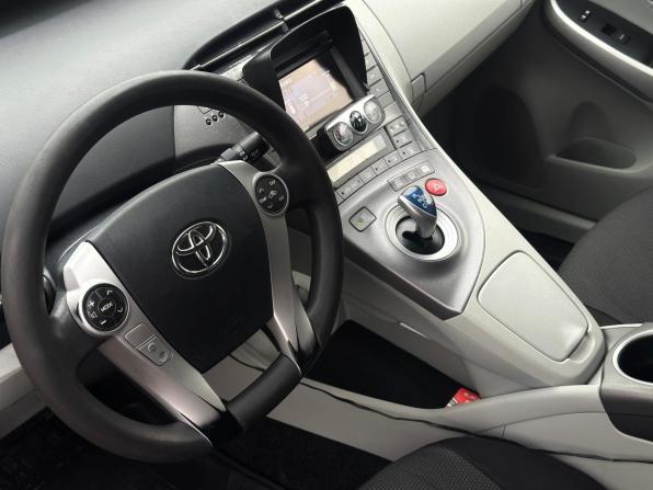 Toyota Prius III Рестайлинг (XW30) с пробегом 2013 года, цена 1 064 000 рублей, 160516 км, лифтбек, Автокод Объявления