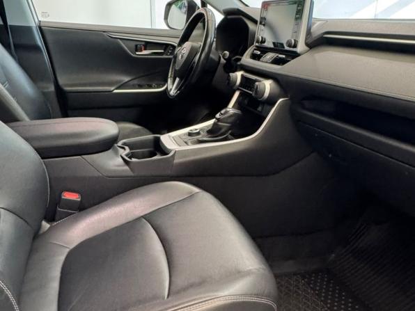 Toyota RAV4 V (XA50) с пробегом 2021 года, цена 3 900 000 рублей, 60682 км, внедорожник, Автокод Объявления