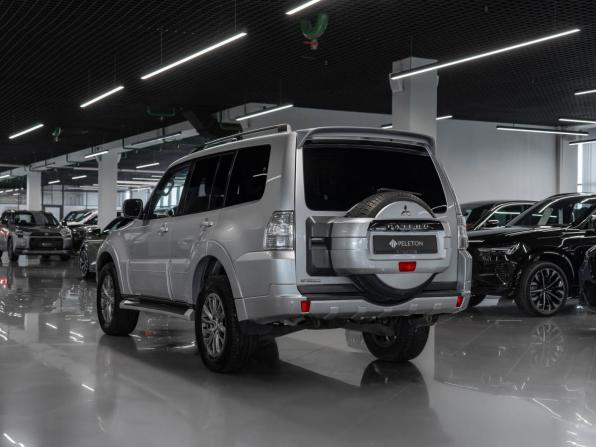Mitsubishi Pajero IV Рестайлинг 1 с пробегом 2012 года, цена 1 830 000 рублей, 267695 км, внедорожник, Автокод Объявления