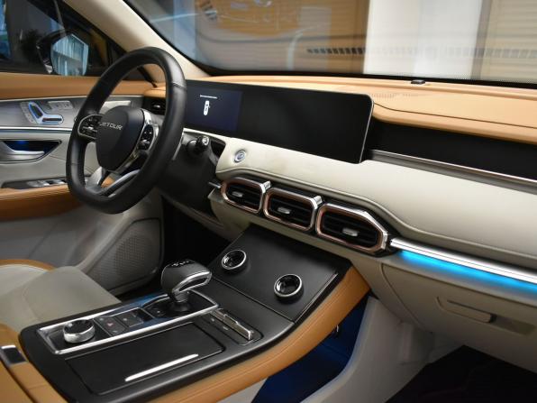 JETOUR X70 PLUS I Рестайлинг с пробегом 2024 года, цена 2 275 000 рублей, 55000 км, внедорожник, Автокод Объявления