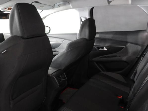 Peugeot 3008 II с пробегом 2019 года, цена 1 799 000 рублей, 128054 км, внедорожник, Автокод Объявления