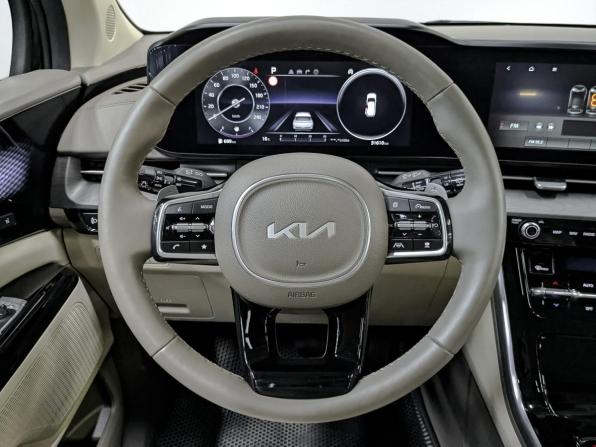Kia Carnival IV с пробегом 2023 года, цена 4 850 000 рублей, 31601 км, минивэн, Автокод Объявления