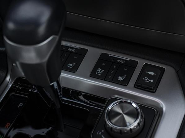 Toyota Land Cruiser 200 Series Рестайлинг 2 с пробегом 2019 года, цена 8 387 000 рублей, 31050 км, внедорожник, Автокод Объявления