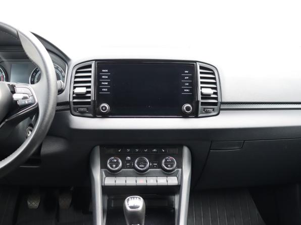 Skoda Karoq I с пробегом 2021 года, цена 2 399 000 рублей, 34717 км, внедорожник, Автокод Объявления
