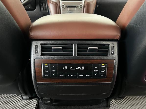 Toyota Land Cruiser 200 Series Рестайлинг 2 с пробегом 2015 года, цена 4 870 000 рублей, 252565 км, внедорожник, Автокод Объявления