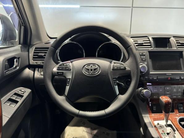 Toyota Highlander II (XU40) Рестайлинг с пробегом 2010 года, цена 1 899 000 рублей, 277000 км, внедорожник, Автокод Объявления