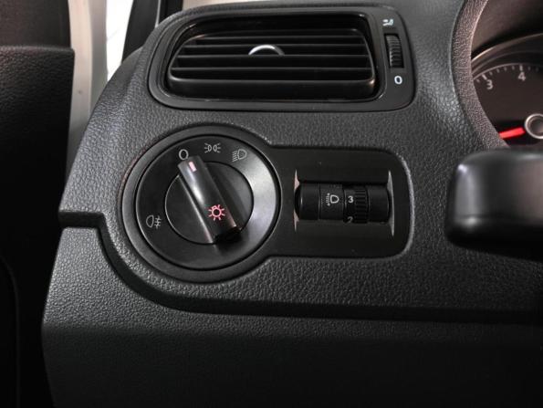 Volkswagen Polo V Рестайлинг с пробегом 2015 года, цена 1 179 000 рублей, 75678 км, седан, Автокод Объявления