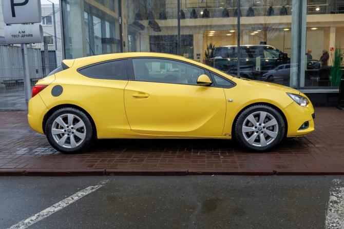 Opel Astra J Рестайлинг с пробегом 2011 года, цена 710 000 рублей, 180000 км, хэтчбек, Автокод Объявления