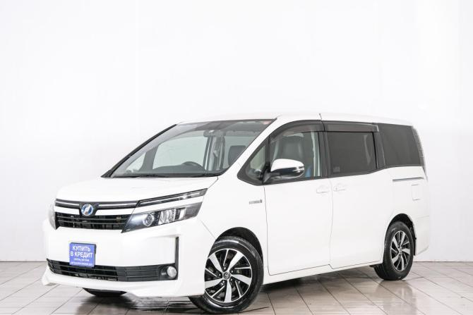 Toyota Voxy III (R80) с пробегом 2015 года, цена 1 649 000 рублей, 244000 км, минивэн, Автокод Объявления