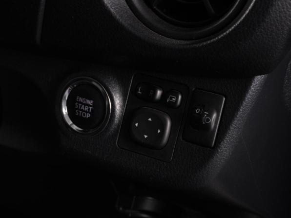 Toyota Vitz III (XP130) Рестайлинг 2 с пробегом 2018 года, цена 1 155 000 рублей, 102748 км, хэтчбек, Автокод Объявления