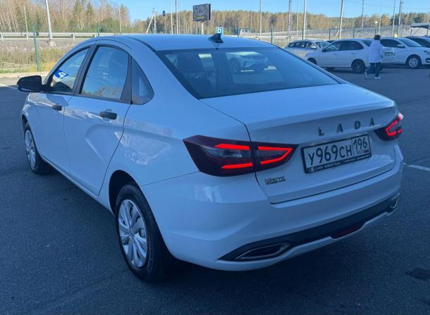 Lada (ВАЗ) Vesta I Рестайлинг (NG) с пробегом 2024 года, цена 1 296 000 рублей, 4500 км, седан, Автокод Объявления