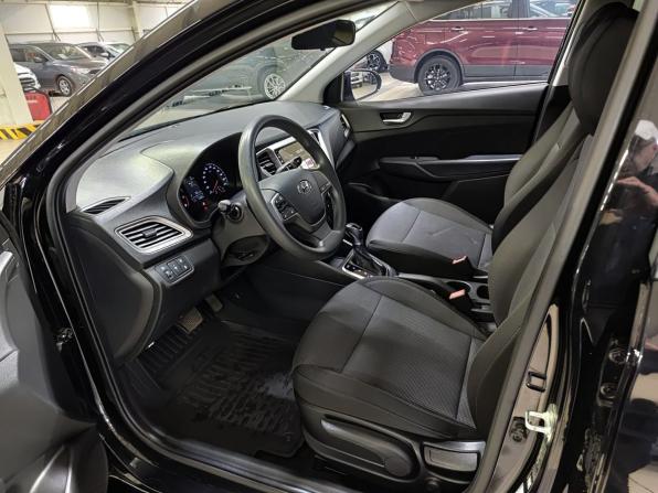 Hyundai Solaris II Рестайлинг с пробегом 2021 года, цена 1 690 000 рублей, 63500 км, седан, Автокод Объявления