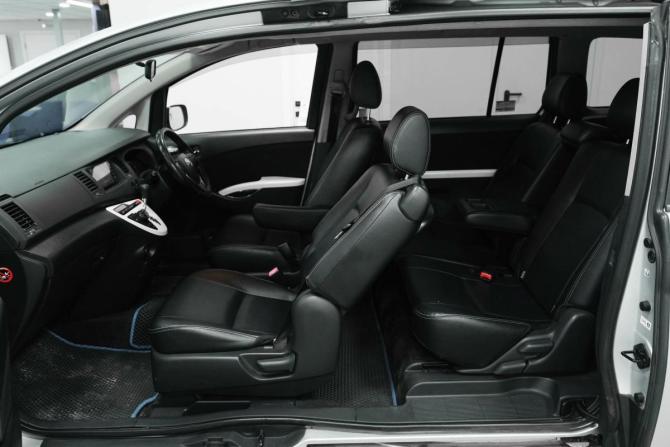 Toyota ISis I Рестайлинг с пробегом 2012 года, цена 1 100 000 рублей, 221686 км, компактвэн, Автокод Объявления