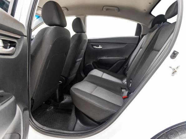 Kia Rio IV Рестайлинг с пробегом 2021 года, цена 1 618 000 рублей, 62770 км, седан, Автокод Объявления