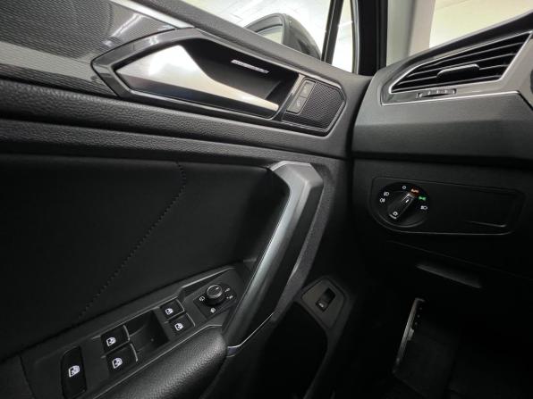 Volkswagen Tiguan II с пробегом 2018 года, цена 3 199 000 рублей, 97790 км, внедорожник, Автокод Объявления
