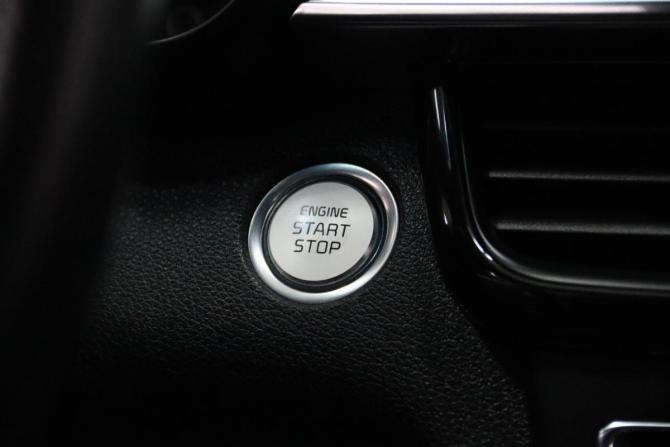 Kia Optima IV Рестайлинг с пробегом 2019 года, цена 2 295 950 рублей, 77506 км, седан, Автокод Объявления