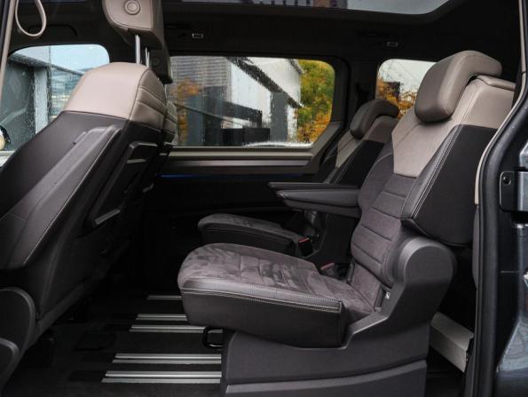 Volkswagen Multivan T7 с пробегом 2022 года, цена 5 870 000 рублей, 83948 км, минивэн, Автокод Объявления