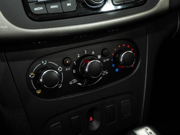 Renault Logan II Рестайлинг с пробегом 2022 года, цена 1 344 000 рублей, 39636 км, седан, Автокод Объявления