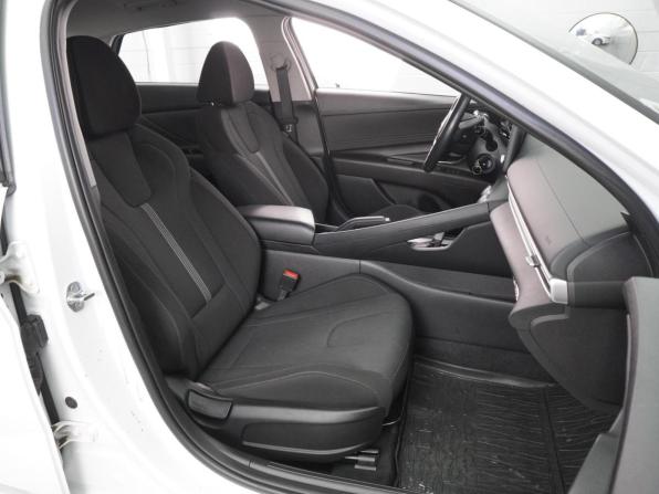 Hyundai Elantra VII (CN7) с пробегом 2022 года, цена 1 999 000 рублей, 59277 км, седан, Автокод Объявления