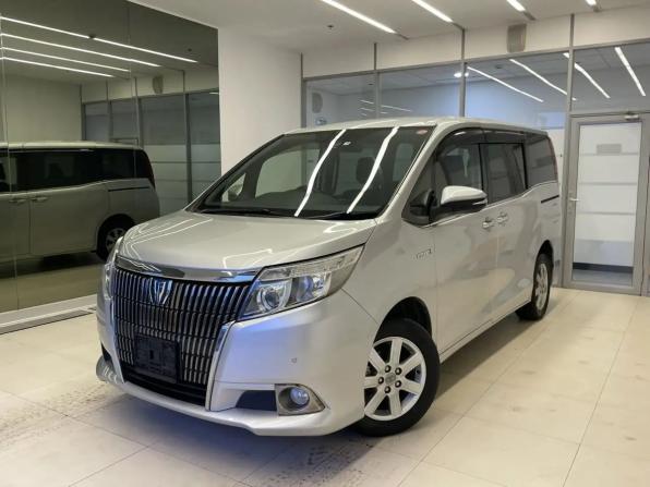 Toyota Esquire I с пробегом 2017 года, цена 1 870 000 рублей, 182000 км, минивэн, Автокод Объявления