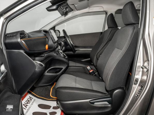 Toyota Sienta II Рестайлинг с пробегом 2021 года, цена 1 600 500 рублей, 36859 км, компактвэн, Автокод Объявления