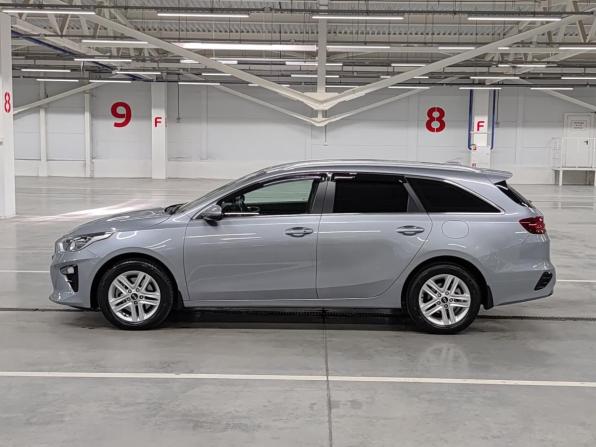 Kia Ceed III с пробегом 2021 года, цена 2 199 000 рублей, 23237 км, универсал, Автокод Объявления