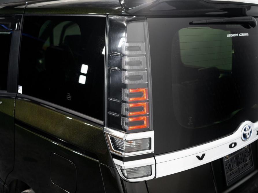 Toyota Voxy III (R80) Рестайлинг Иркутск  - изображение 20