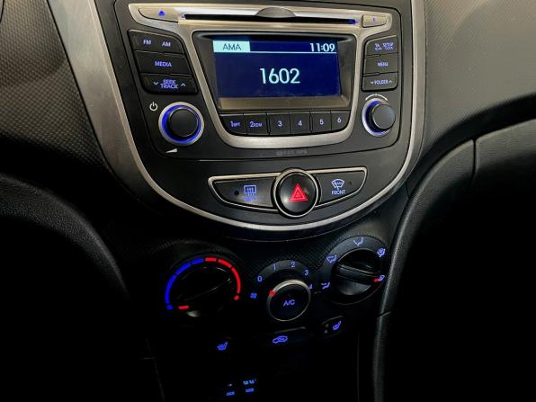 Hyundai Solaris I Рестайлинг с пробегом 2015 года, цена 555 000 рублей, 211588 км, седан, Автокод Объявления