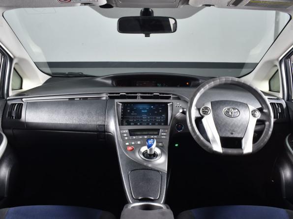 Toyota Prius III Рестайлинг (XW30) с пробегом 2014 года, цена 999 999 рублей, 117300 км, лифтбек, Автокод Объявления