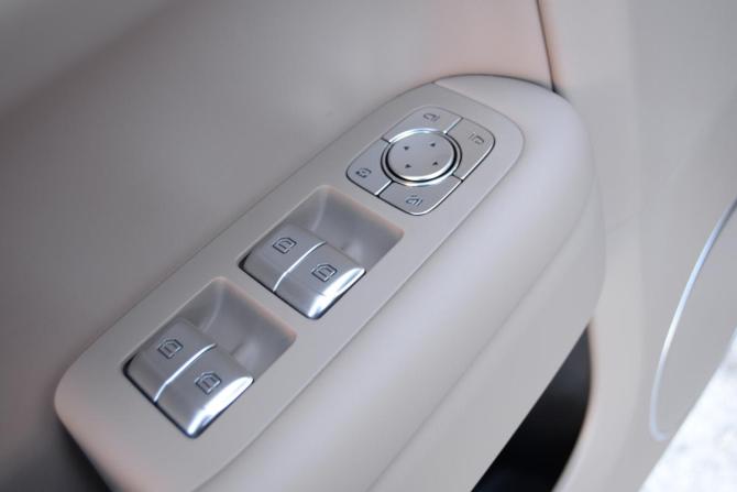 Li Auto (Lixiang) L6 с пробегом 2025 года, цена 6 990 000 рублей, 100 км, внедорожник, Автокод Объявления