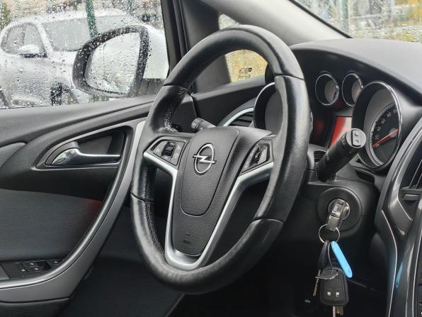 Opel Astra J Рестайлинг с пробегом 2013 года, цена 749 000 рублей, 158000 км, хэтчбек, Автокод Объявления