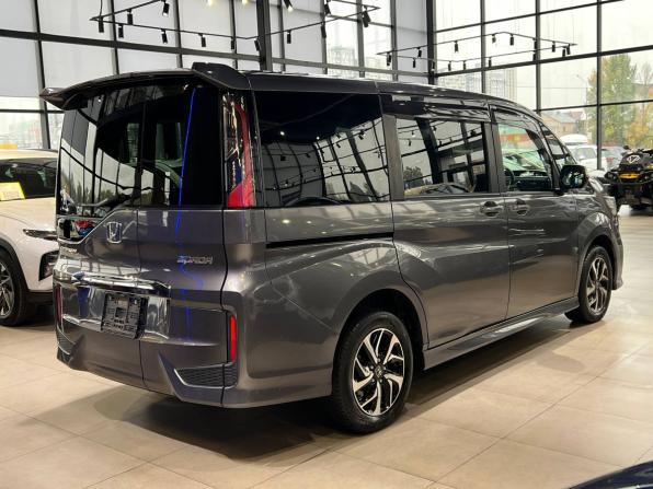 Honda Stepwgn V Рестайлинг с пробегом 2018 года, цена 2 300 000 рублей, 89273 км, минивэн, Автокод Объявления