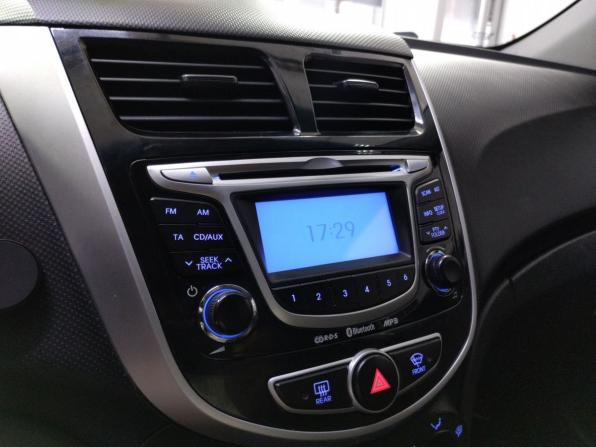 Hyundai Solaris I с пробегом 2013 года, цена 850 000 рублей, 180560 км, седан, Автокод Объявления