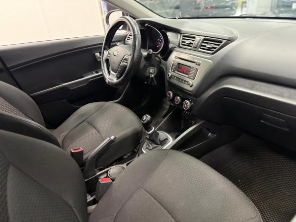 Kia Rio III Рестайлинг с пробегом 2016 года, цена 900 000 рублей, 161568 км, седан, Автокод Объявления