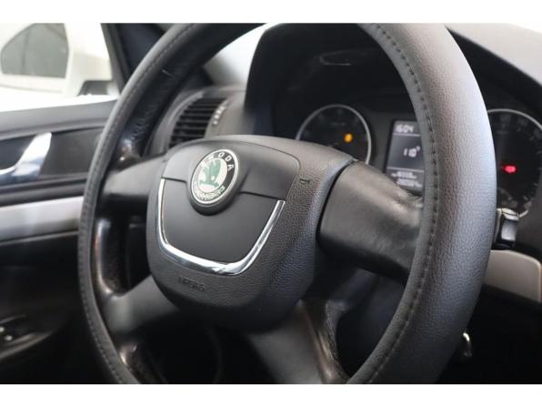 Skoda Octavia II (A5) Рестайлинг с пробегом 2012 года, цена 709 000 рублей, 281000 км, лифтбек, Автокод Объявления