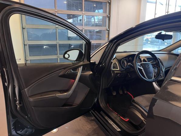 Opel Astra J Рестайлинг с пробегом 2013 года, цена 670 000 рублей, 221136 км, седан, Автокод Объявления