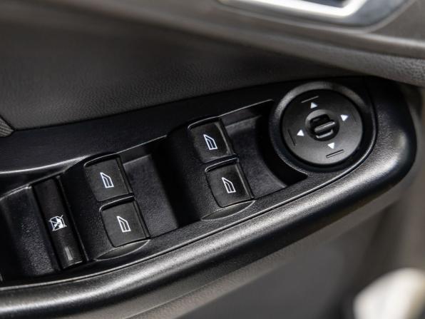 Ford Fiesta Mk6 Рестайлинг с пробегом 2015 года, цена 1 034 000 рублей, 46810 км, седан, Автокод Объявления