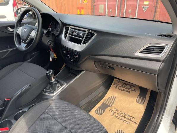 Hyundai Solaris II с пробегом 2019 года, цена 962 700 рублей, 174720 км, седан, Автокод Объявления
