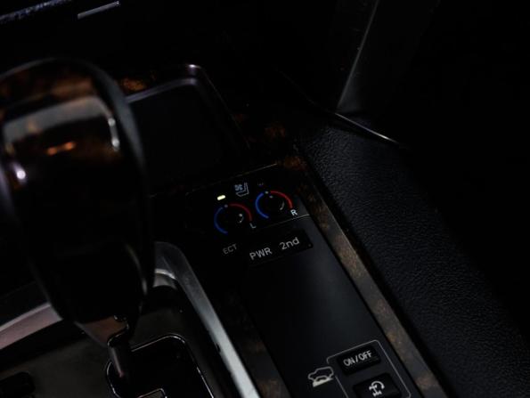 Toyota Land Cruiser 200 Series Рестайлинг 1 с пробегом 2013 года, цена 3 139 000 рублей, 338019 км, внедорожник, Автокод Объявления