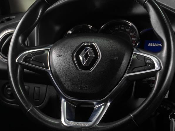 Renault Logan II Рестайлинг с пробегом 2018 года, цена 719 000 рублей, 293284 км, седан, Автокод Объявления