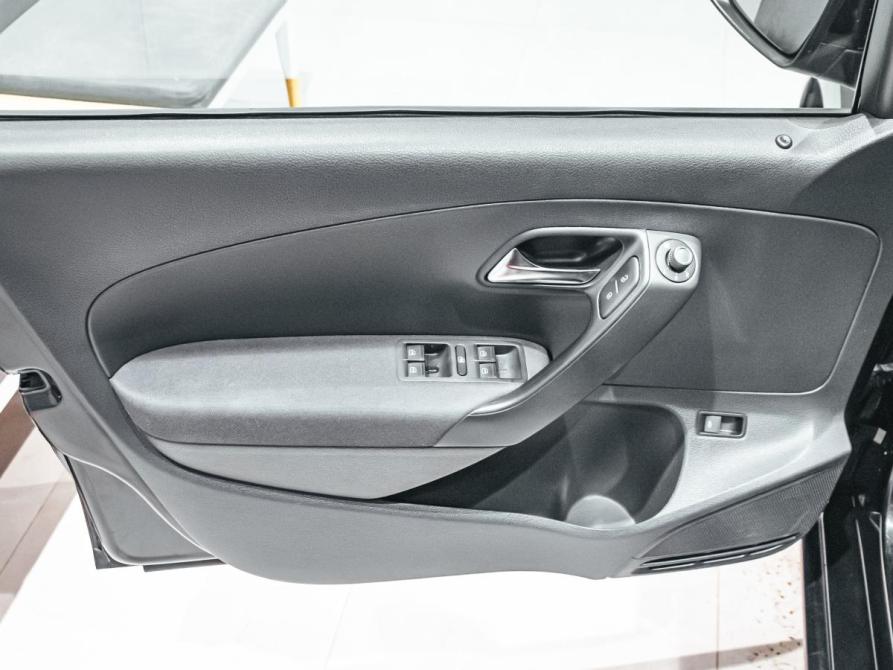 Volkswagen Polo V Рестайлинг Екатеринбург  - изображение 13