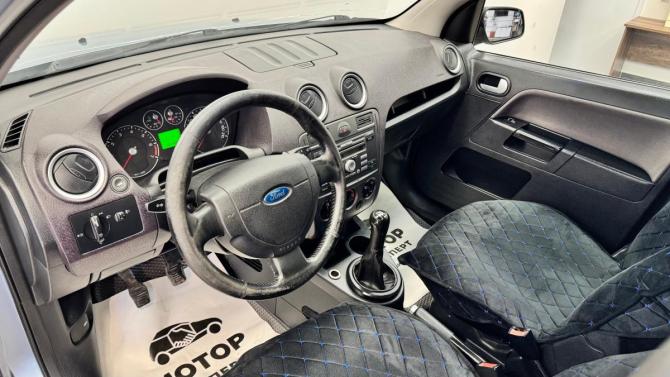 Ford Fusion I Рестайлинг с пробегом 2006 года, цена 260 000 рублей, 314000 км, хэтчбек, Автокод Объявления