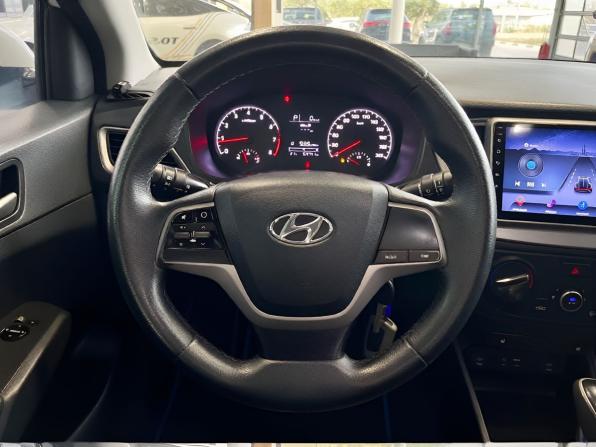 Hyundai Solaris II с пробегом 2017 года, цена 1 019 900 рублей, 170000 км, седан, Автокод Объявления