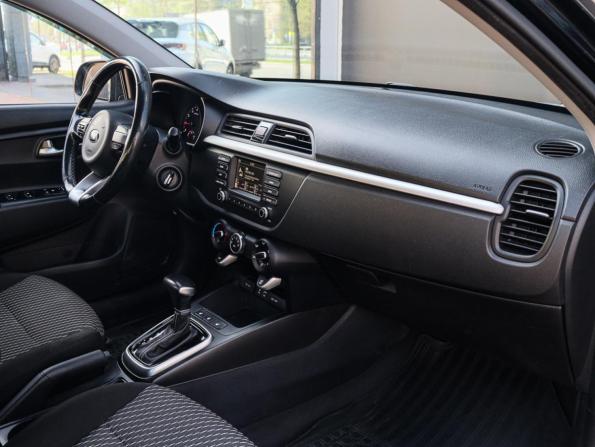 Kia Rio IV с пробегом 2018 года, цена 1 290 000 рублей, 166000 км, седан, Автокод Объявления