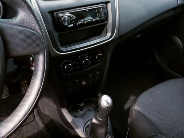 Renault Logan II с пробегом 2015 года, цена 556 000 рублей, 203465 км, седан, Автокод Объявления
