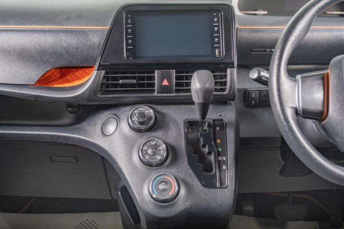 Toyota Sienta II Рестайлинг с пробегом 2020 года, цена 1 479 000 рублей, 33000 км, компактвэн, Автокод Объявления
