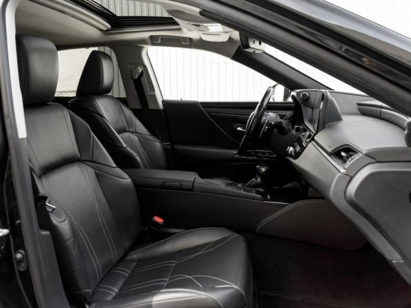 Lexus ES VII с пробегом 2021 года, цена 3 490 000 рублей, 68958 км, седан, Автокод Объявления