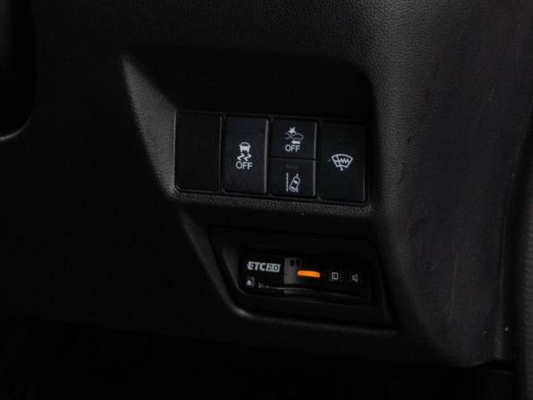 Honda Stepwgn V Рестайлинг с пробегом 2020 года, цена 2 650 000 рублей, 63971 км, минивэн, Автокод Объявления